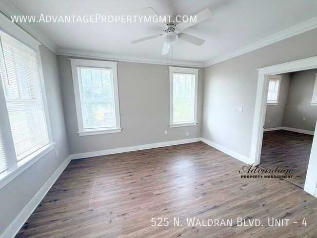 Building Photo - 525 N Waldran Blvd