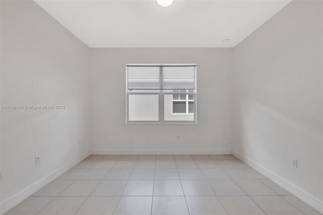 Building Photo - 12756 SW Clear Water Way