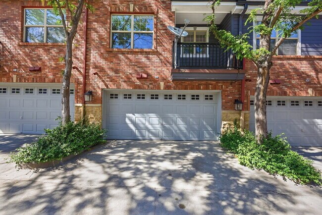 Building Photo - $2,795.95 with $300 Off the first month's rent, 2 Beds - 2.5 Bath, Townhome in Lone Tree with Bal...