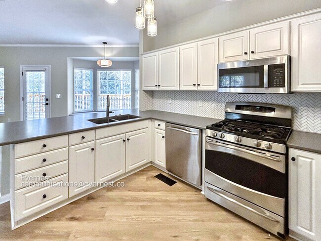Building Photo - 5128 Bay Overlook Dr