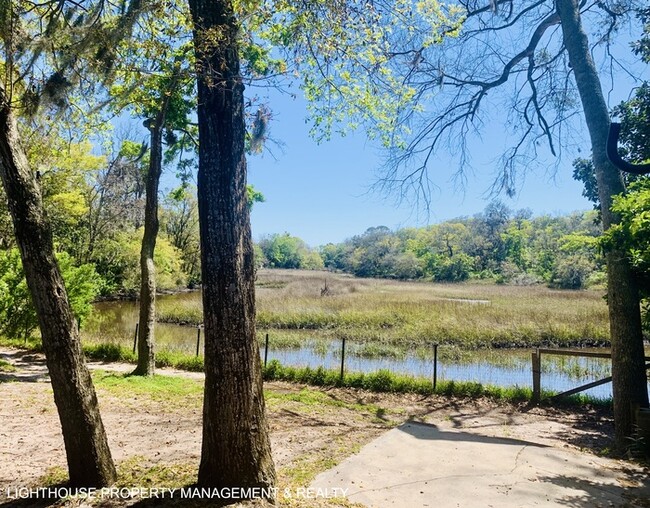 Building Photo - Spacious 4 Bed/2 Bath Home with Marsh View...