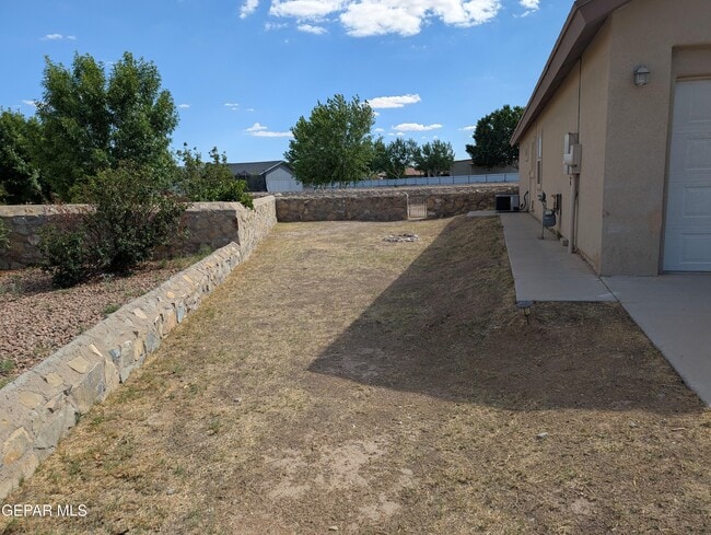 Building Photo - 6140 Sara Suzann Ln