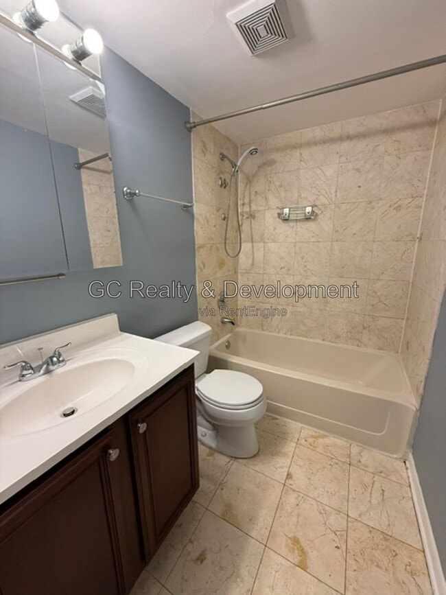 Building Photo - 2250 Abbeywood Dr