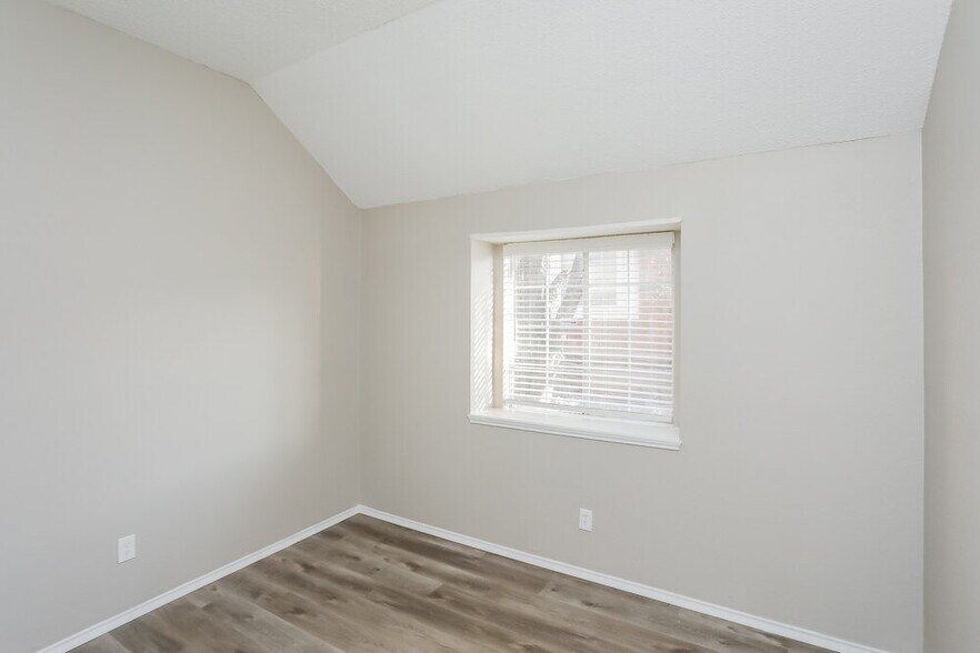 Building Photo - 708 Brees Dr