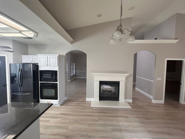 Building Photo - Designer living with extra solar panels in North Hanford.