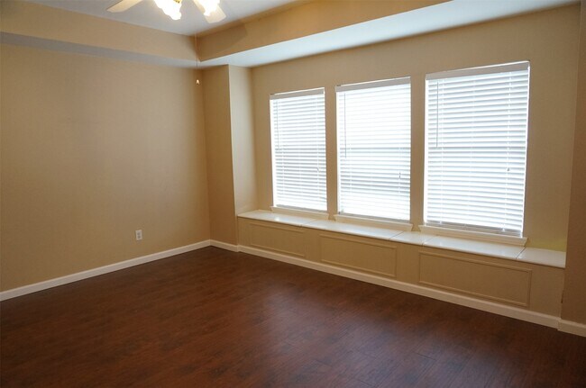 Building Photo - 2114 Madewood Dr