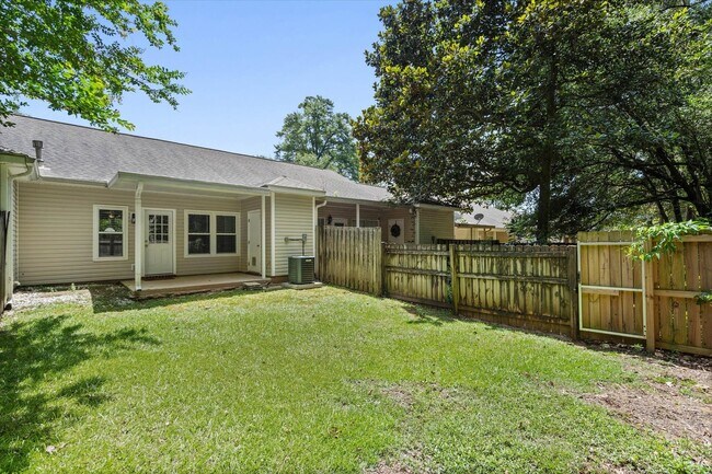 Building Photo - 2 Bedroom in Convenient Area