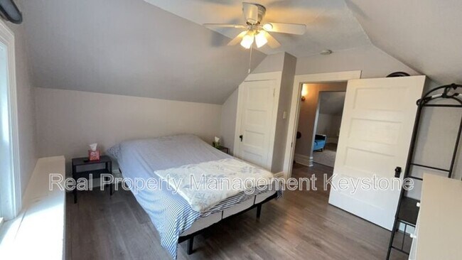 Building Photo - 923 Chislett St