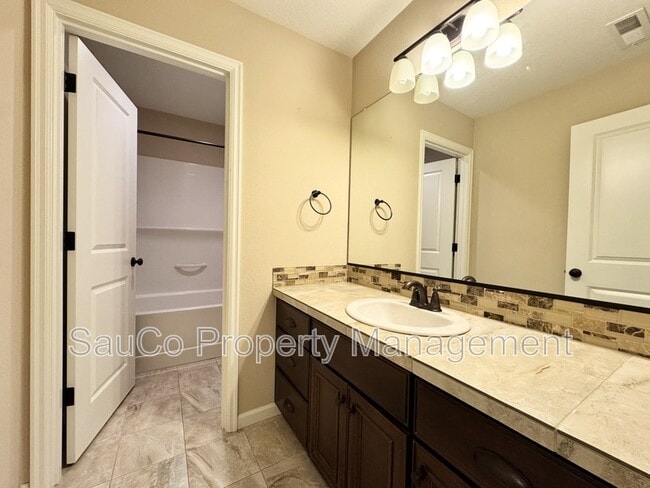 Building Photo - 11877 NW Cedar Ct