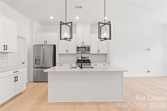 Building Photo - 204 Silver Fleet Dr