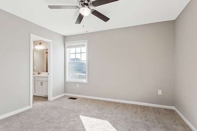 Building Photo - Great corner lot in Austin Creek with Fenced in Yard!