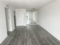 Building Photo - 2824 S Bartell Dr