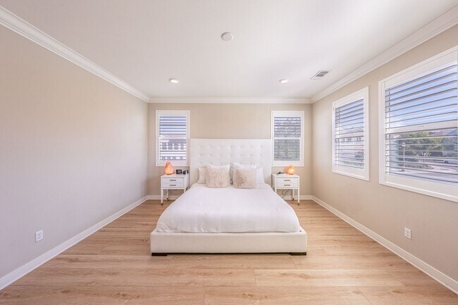 Building Photo - Stunning 5BR/5BA Luxury Rental in Irvine’s Great Park