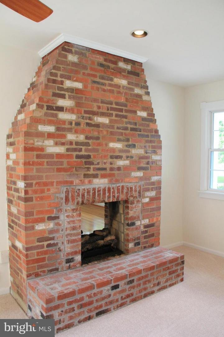 Building Photo - 8319 Sharon Dr