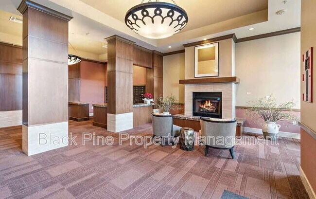 Building Photo - 323 W Jefferson St