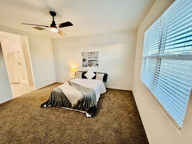 Building Photo - 1131 W Chimes Tower Dr