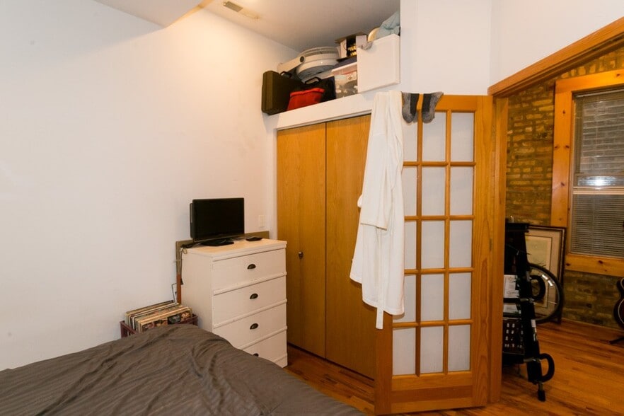 Building Photo - 1307 N Greenview Ave