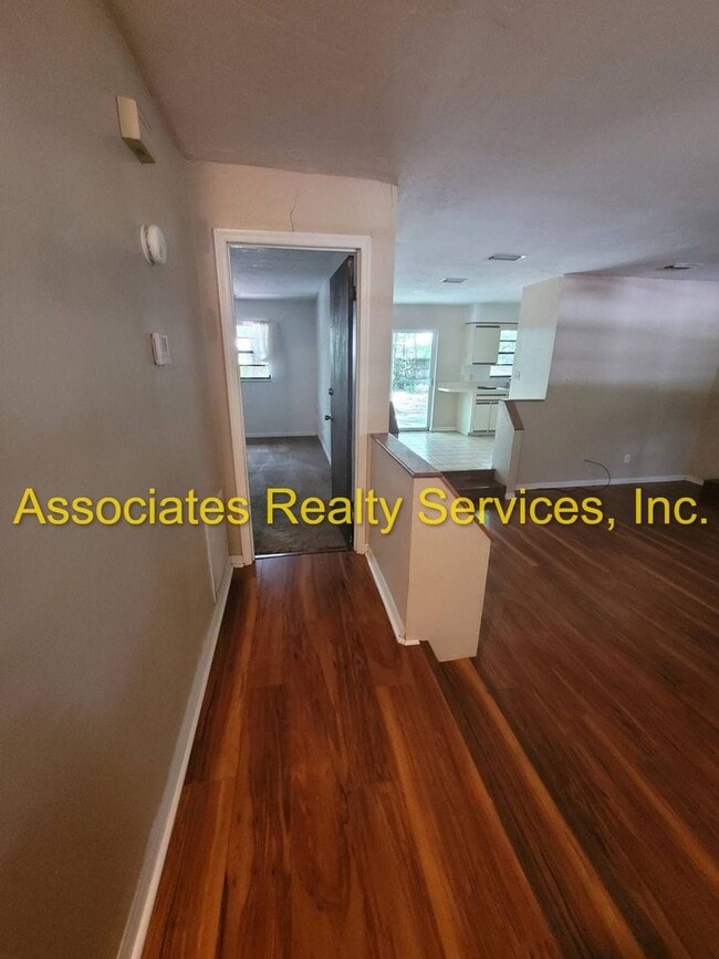 Building Photo - MOVE IN SPEACIAL! Cute Home In Deer Run, 3...