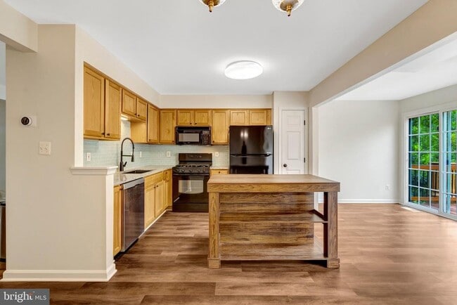 Building Photo - 7057 Sauvage Ln