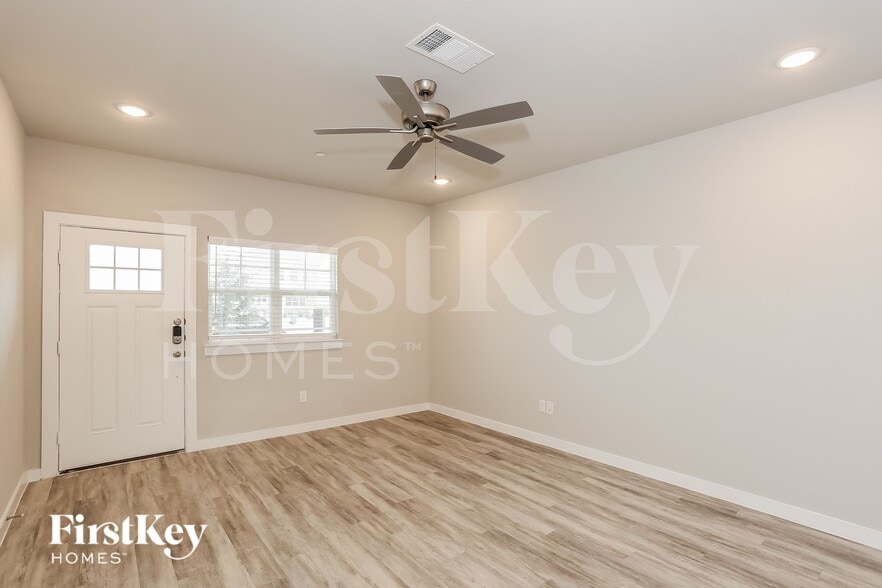 Building Photo - 339 Niki Dr