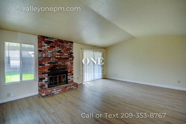 Building Photo - 2232 Ridgeway Dr