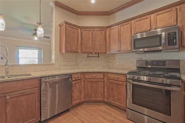 Building Photo - 3112 Clinton Pl