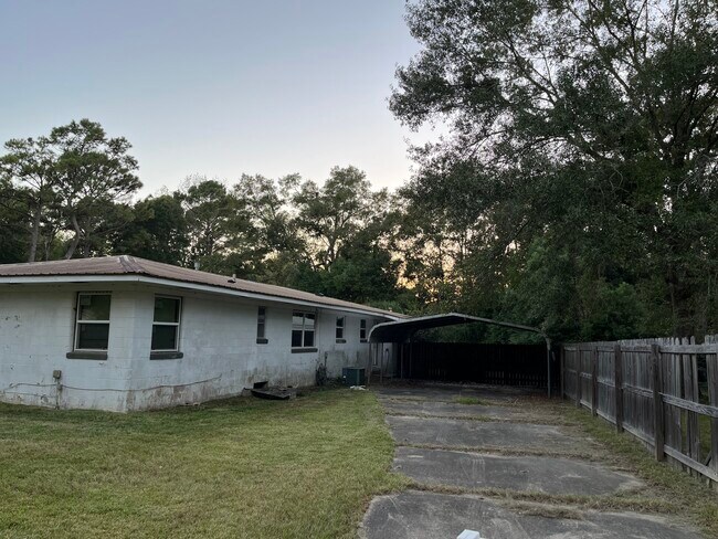 Building Photo - 2750 Gill Rd