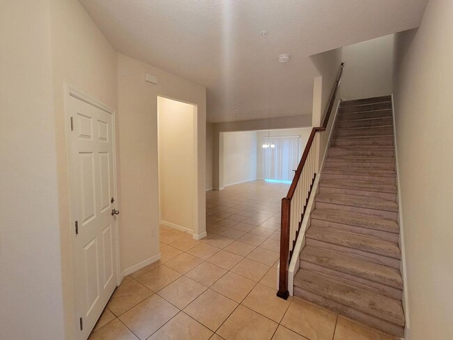 Building Photo - Hey! Yes ! You !