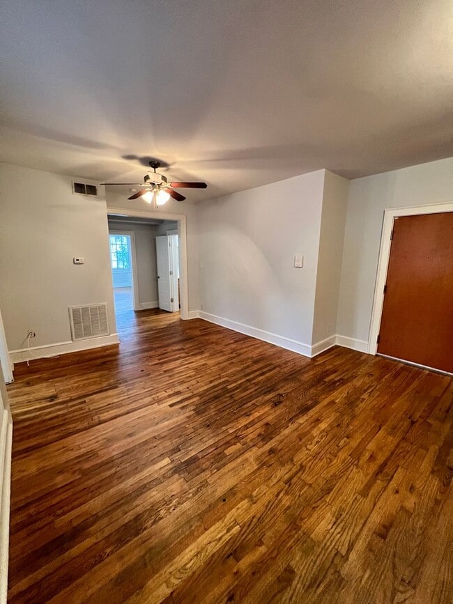 Interior Photo - 1107 W Grace St