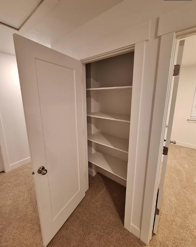 Building Photo - 4 bedroom/2.5 bathroom Townhome in Eagle M...