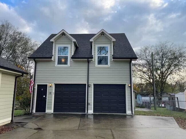 Building Photo - 206 E St