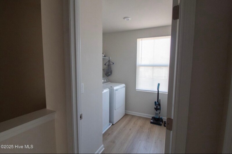 Building Photo - 8950 Shallow Crk Trl