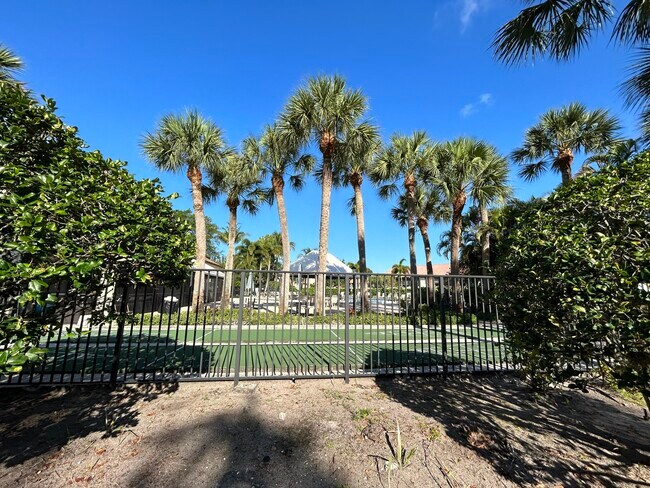 Building Photo - 3101 Lucerne Park Dr