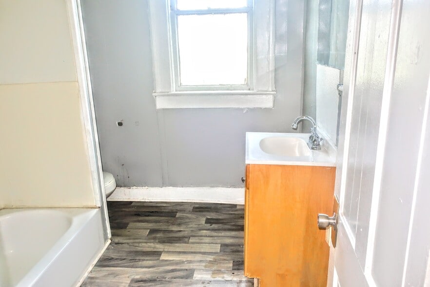 Building Photo - 306 E North St