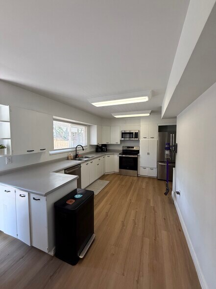 Building Photo - 2258 E Claybourne Ave