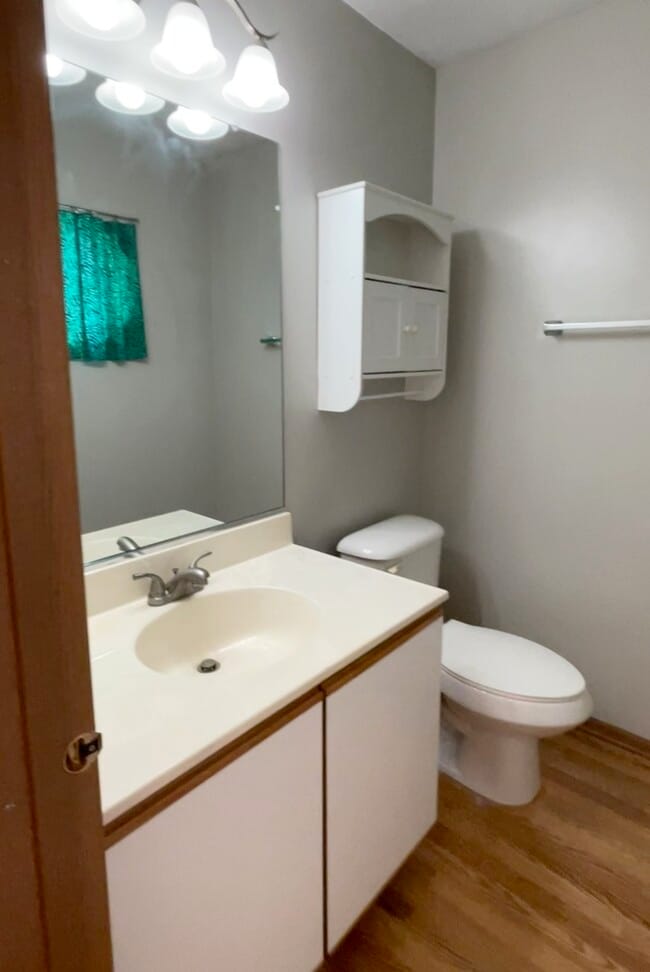Building Photo - 8 Crabapple Ct