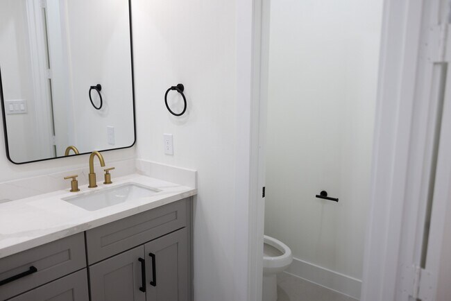 Building Photo - 3909 Maggie St