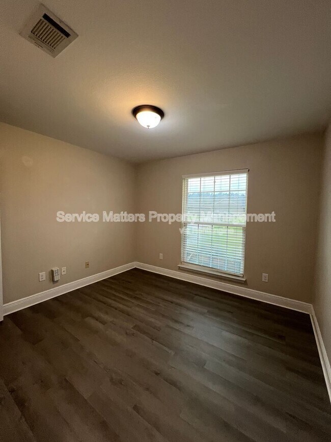 Building Photo - 6017 Autumn Pines Cir
