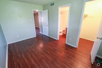 Building Photo - Charming 1-Bedroom, 1-Bath 4-Plex Unit Nea...