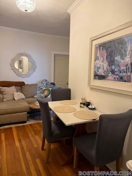 Building Photo - 65 Park Dr