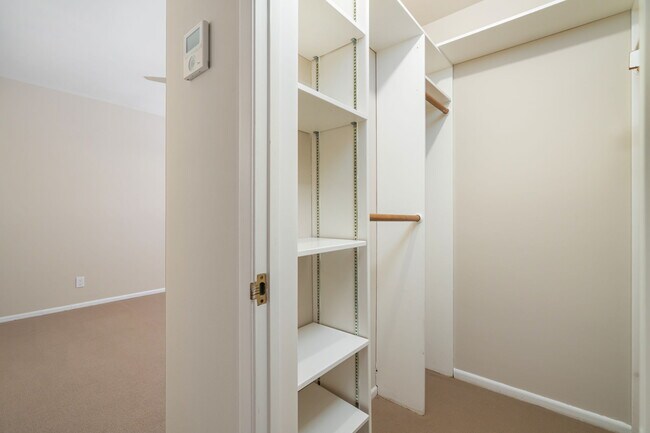 Building Photo - 14972 Camarosa Dr