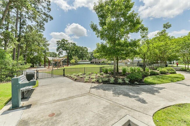 Building Photo - 28902 Twisted Oak Dr