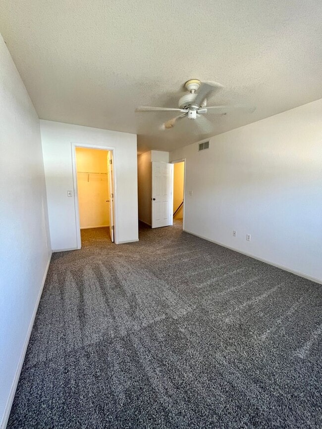 Building Photo - Adorable 3 story, 3BR/3.5BA Townhome w/ detached garage!