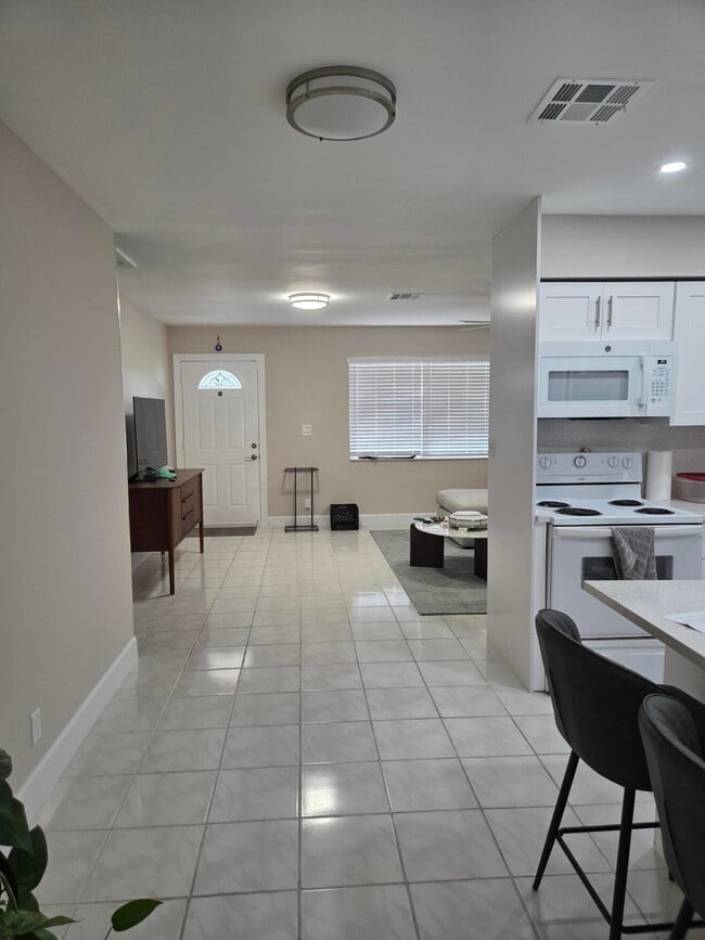 Building Photo - 2802 Crown Ct