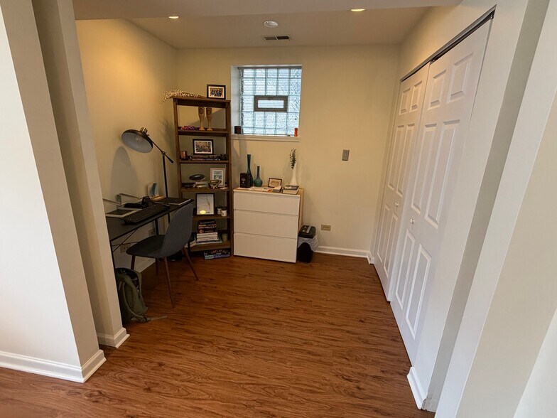 Building Photo - 1424 W Fletcher St