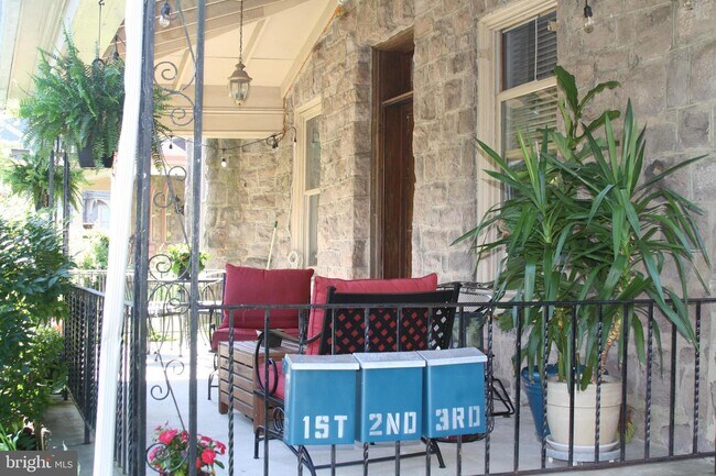 Building Photo - 416 Highland Ave