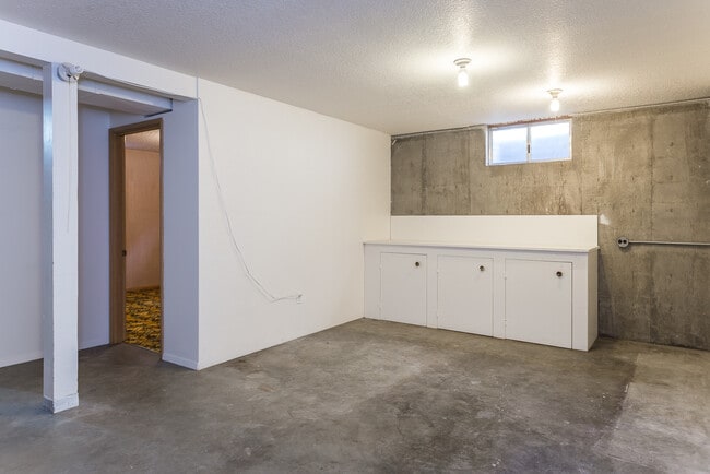 Building Photo - 3387 SE 10th Ave