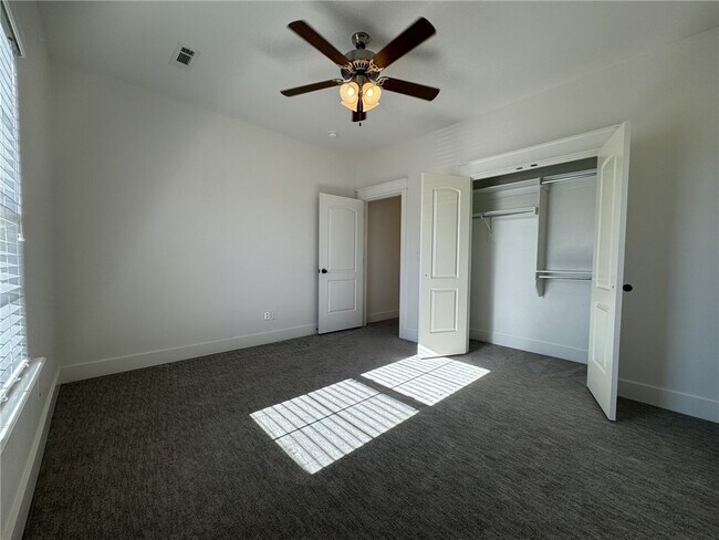 Building Photo - 21 S Prairie Dunes Dr