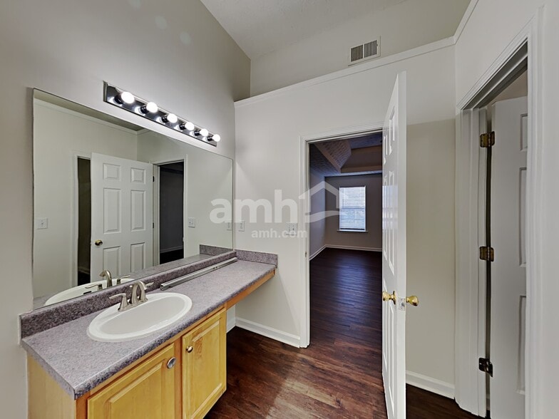 Building Photo - 750 Compton Ln