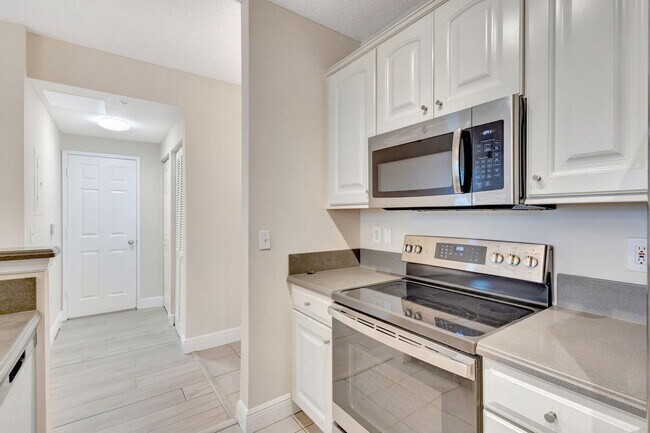 Building Photo - 780 S Sapodilla Ave